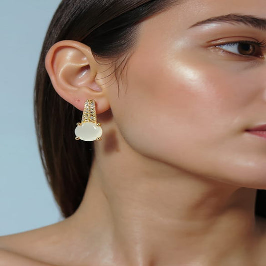 ✨ Golden Glow Drop Earrings – Elegant Off-White Stone Design