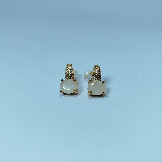 ✨ Golden Glow Drop Earrings – Elegant Off-White Stone Design