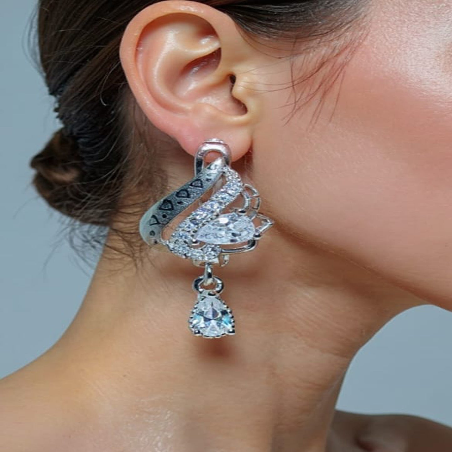 Elegant Swan Drop Silver Earrings – Sparkling Crystal Design