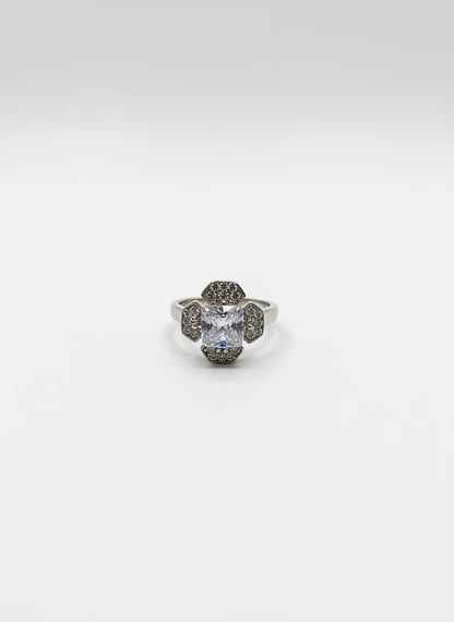 rystal Zarkoon Flower Ring — Silver Tone